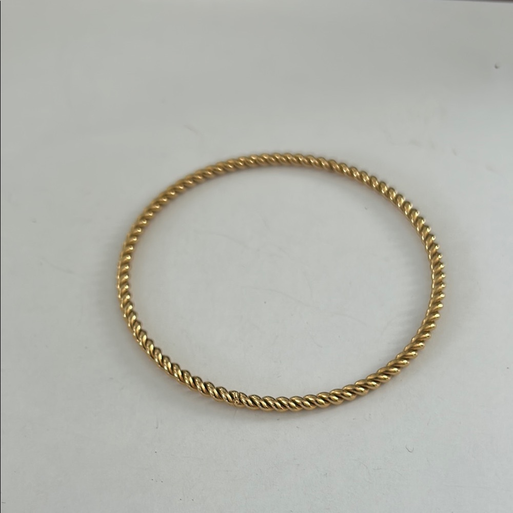 Elegant Gold-Toned Bangle Bracelet